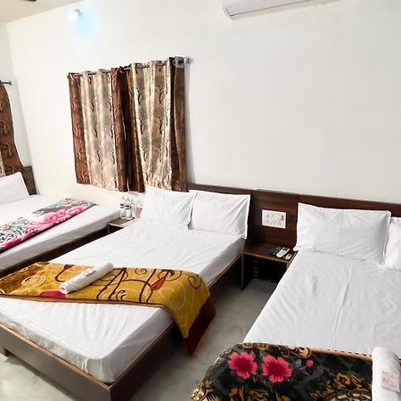 אויאיין Hotel Rudraksh מראה חיצוני תמונה