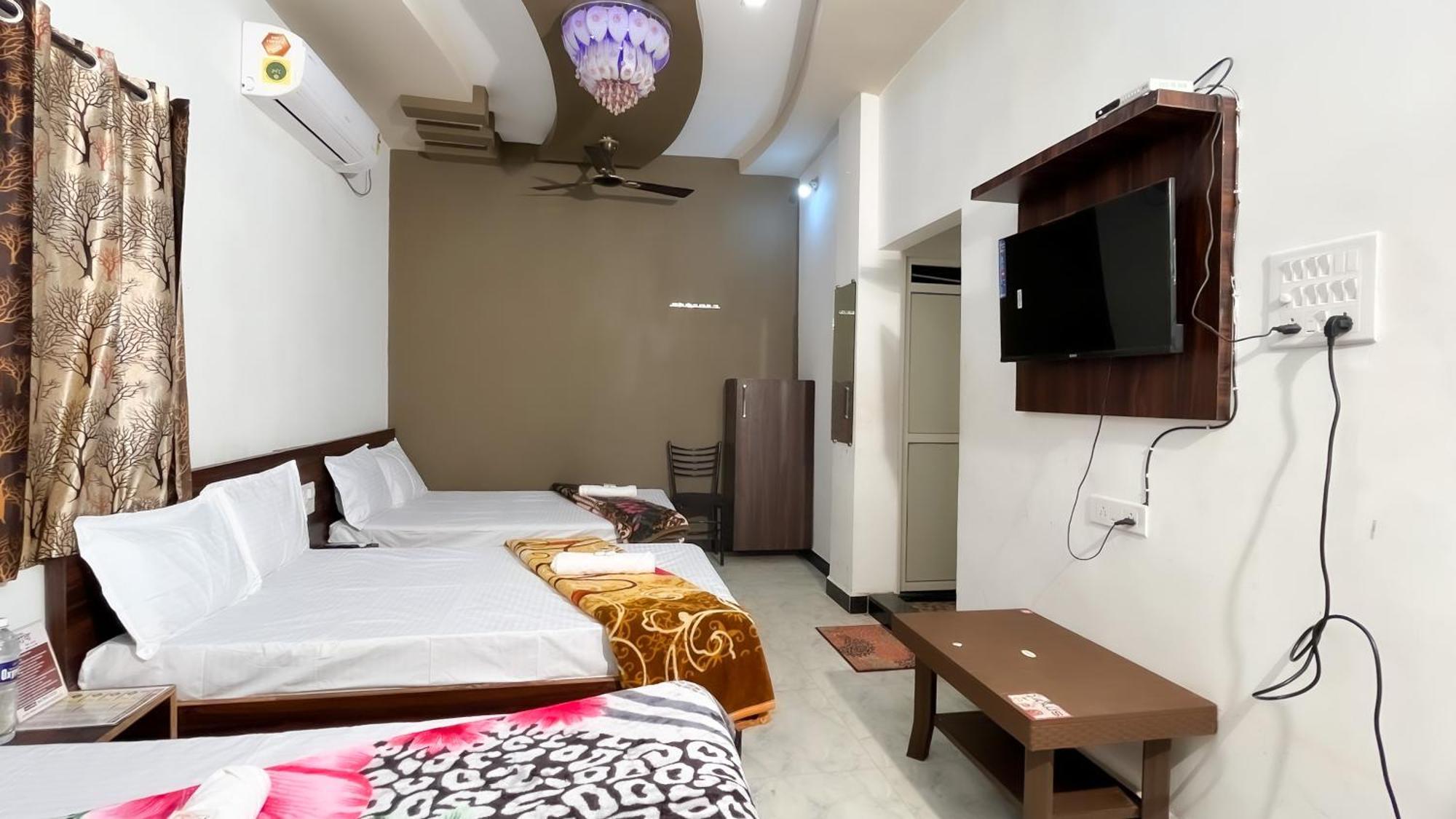 אויאיין Hotel Rudraksh מראה חיצוני תמונה
